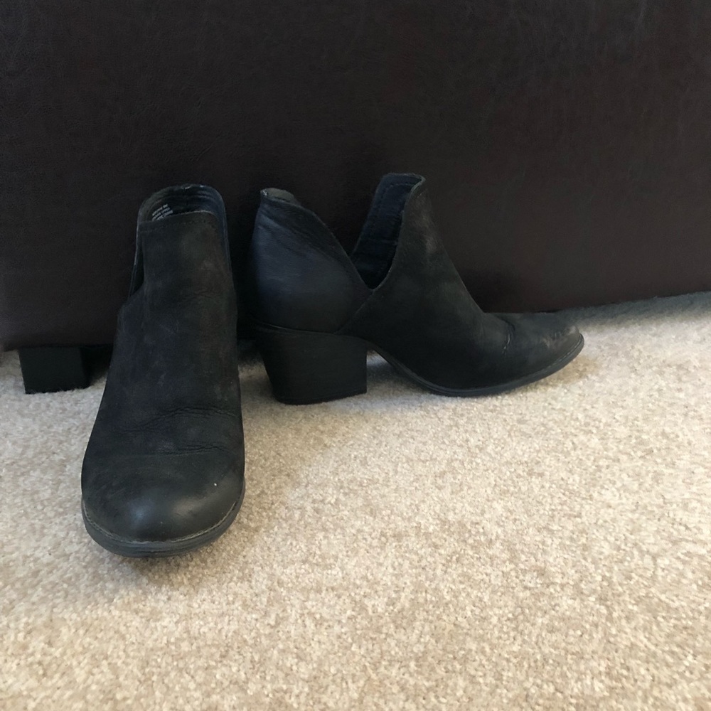 Steve Madden black booties